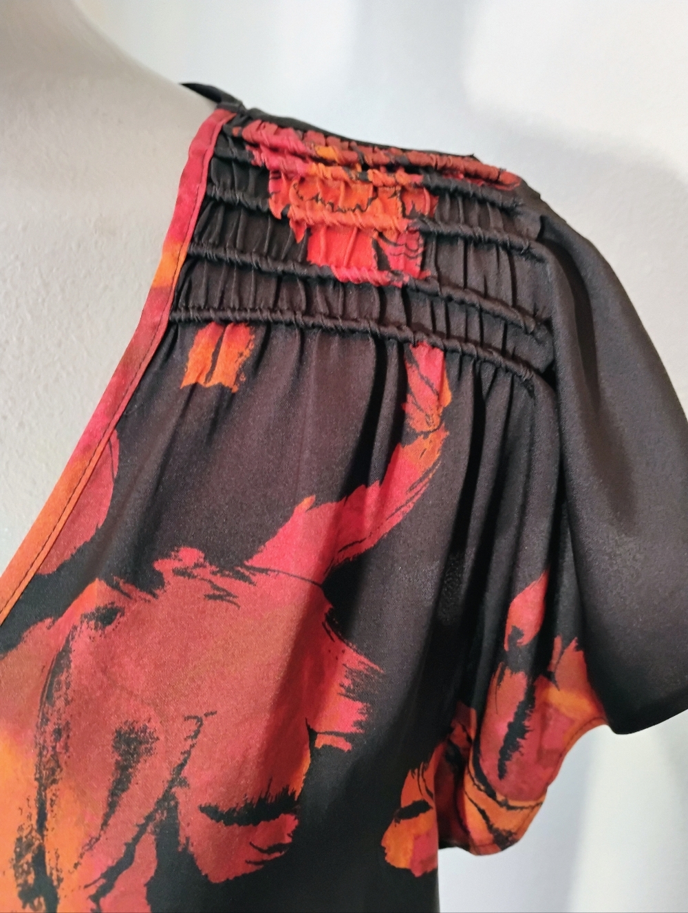 🆕 Nine West, V Neck Blouse, Medium - Picture 2 of 7